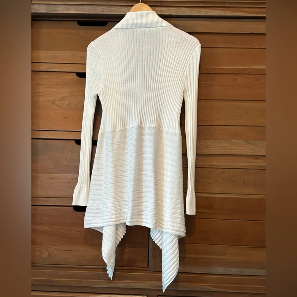 White House Black Market Ribbed Cardigan Size M - Picture 2 of 4